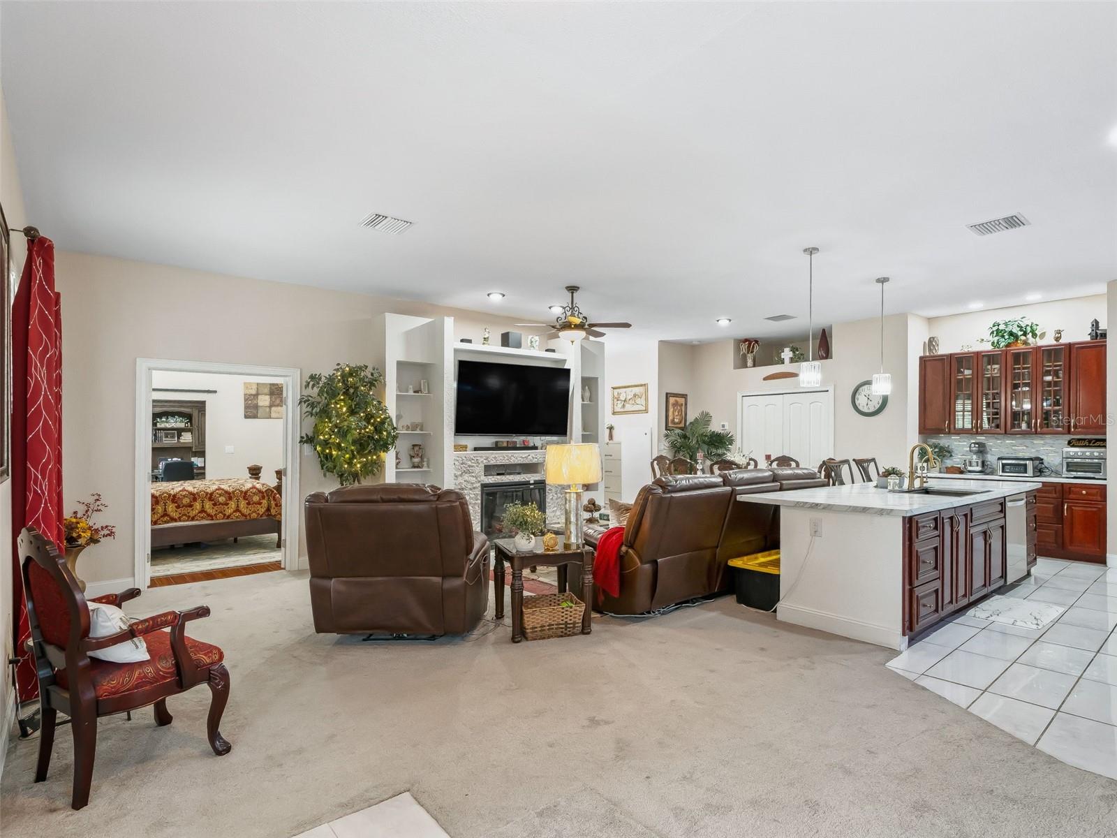 RIDGE MANOR - Residential