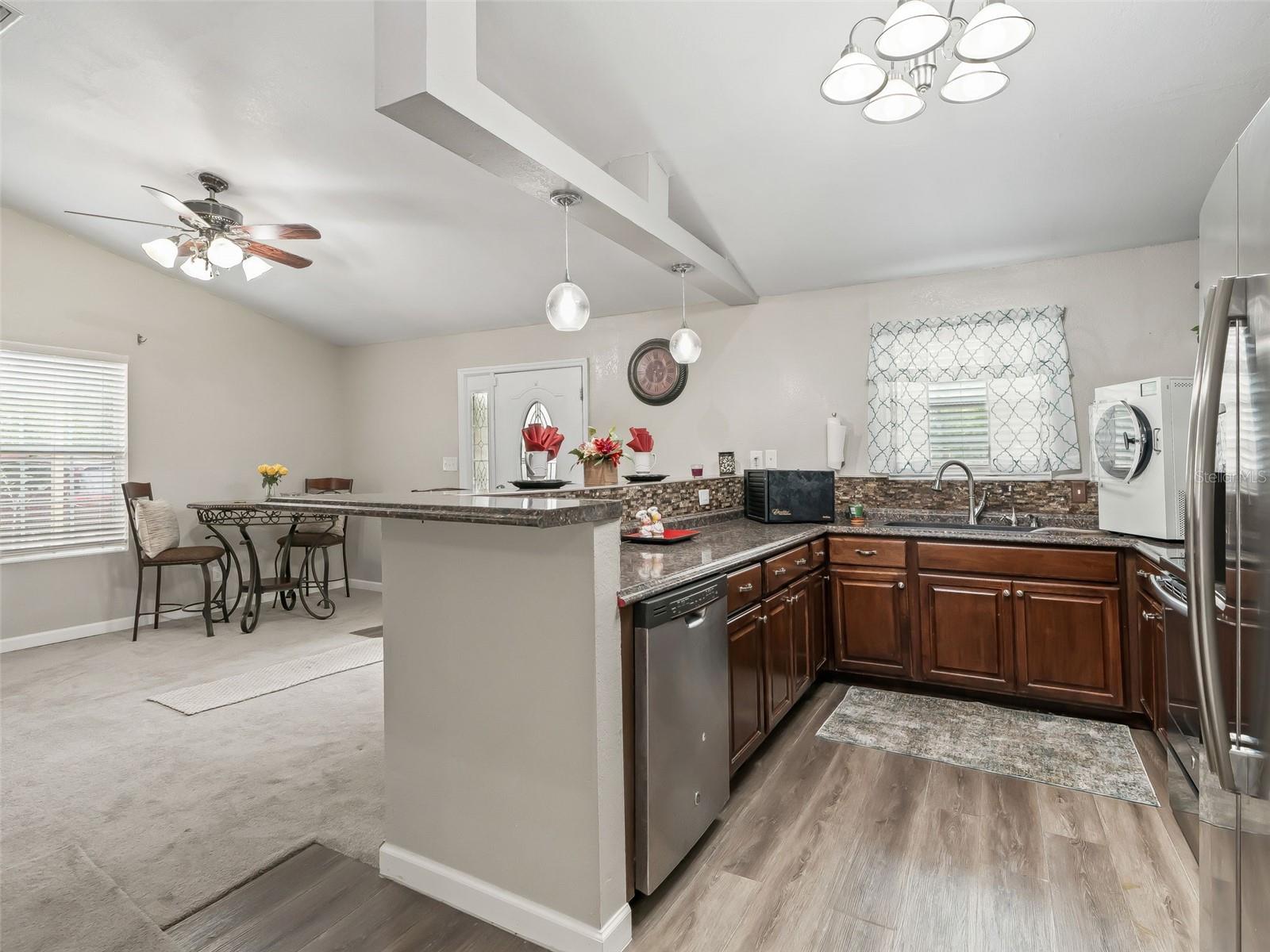 RIDGE MANOR - Residential
