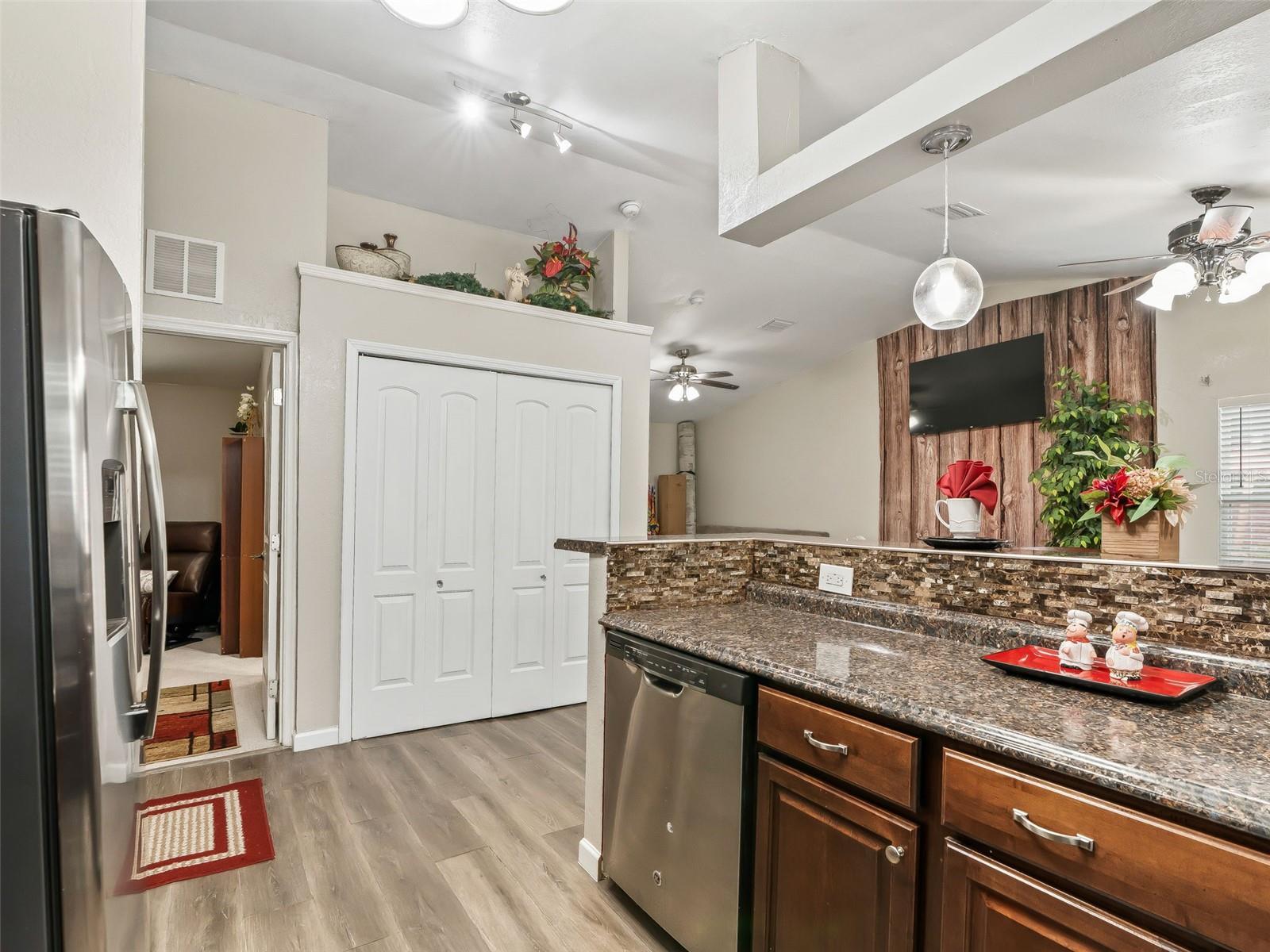 RIDGE MANOR - Residential