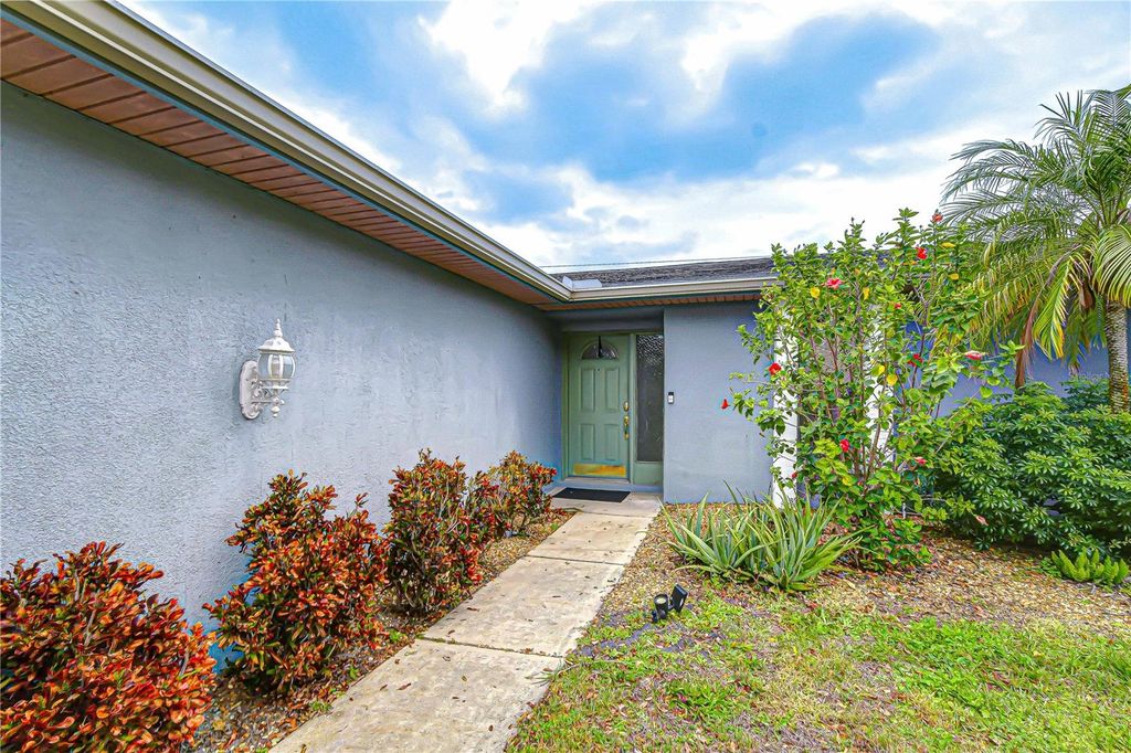 Photo of 11875 92nd Way, Largo, FL 33773 (MLS # TB8471462)