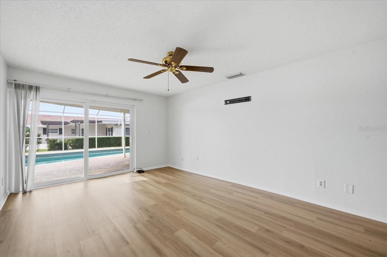 HILLCREST MANOR 1ST ADD - Residential