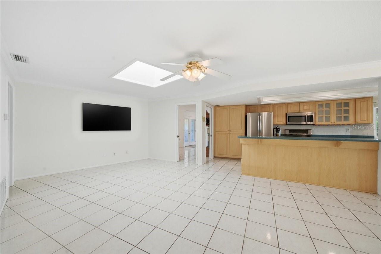 HILLCREST MANOR 1ST ADD - Residential