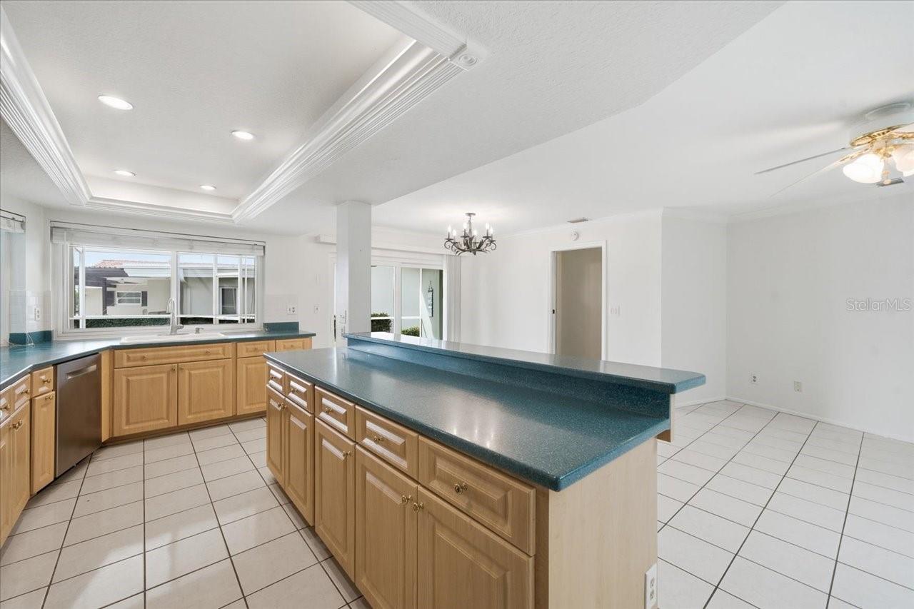 HILLCREST MANOR 1ST ADD - Residential