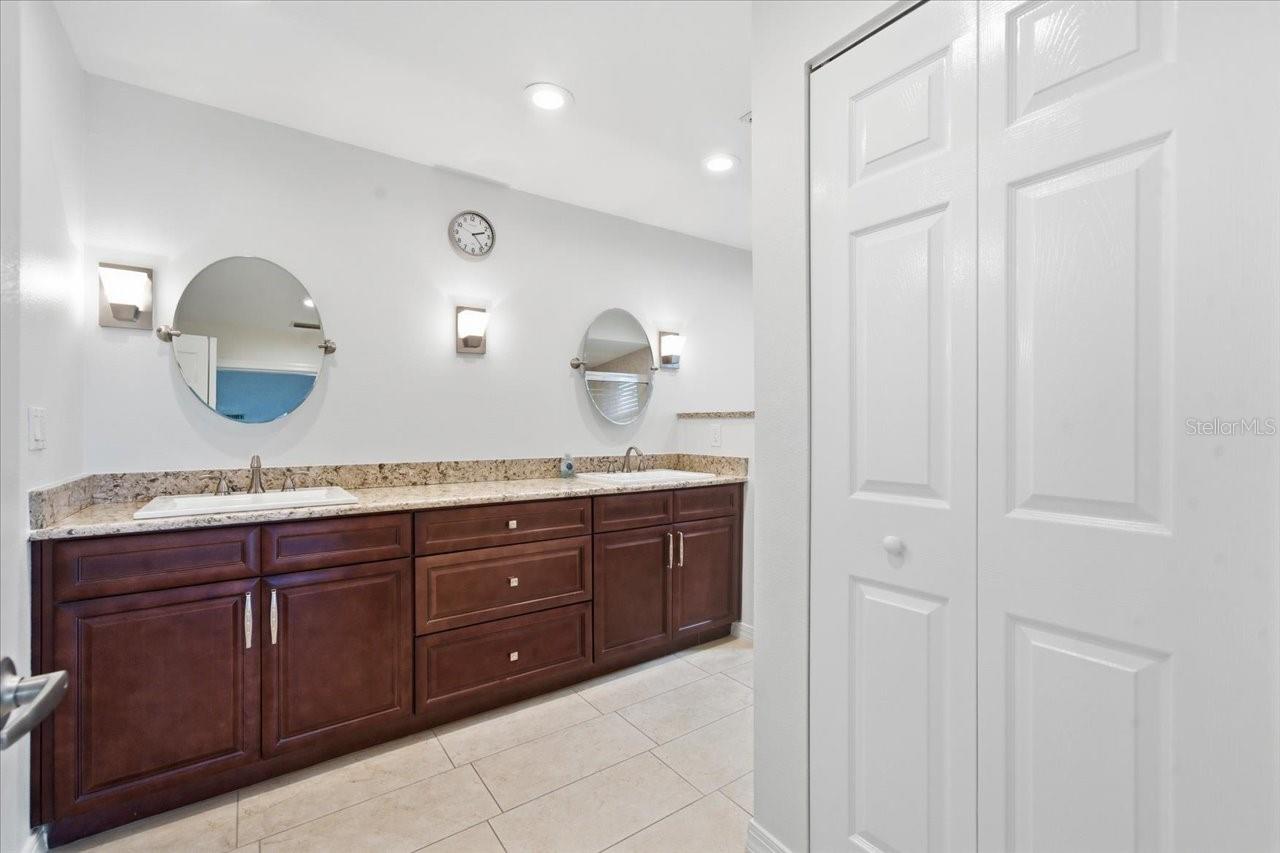 HILLCREST MANOR 1ST ADD - Residential