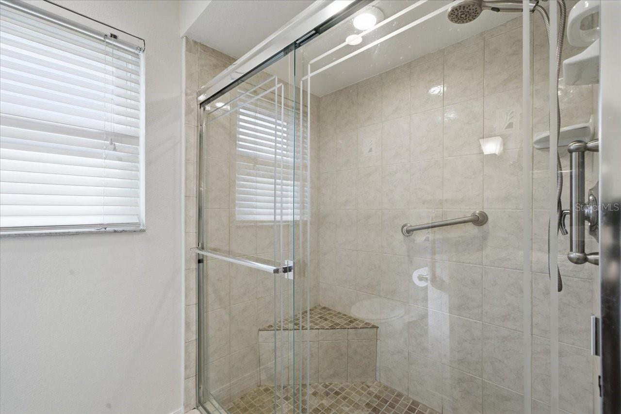 HILLCREST MANOR 1ST ADD - Residential