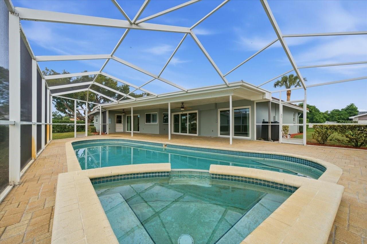 HILLCREST MANOR 1ST ADD - Residential