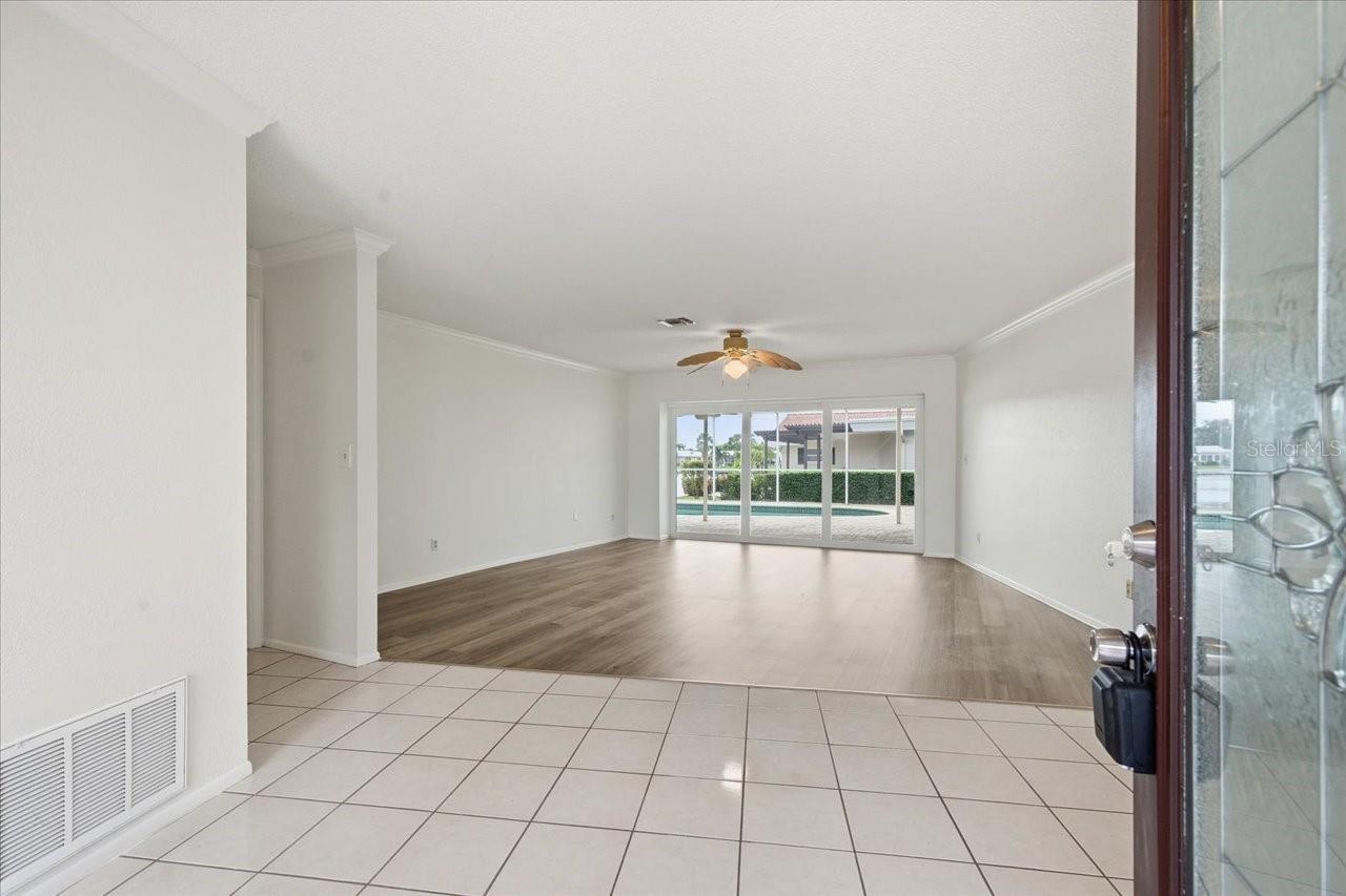 HILLCREST MANOR 1ST ADD - Residential