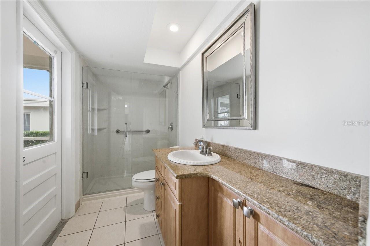 HILLCREST MANOR 1ST ADD - Residential