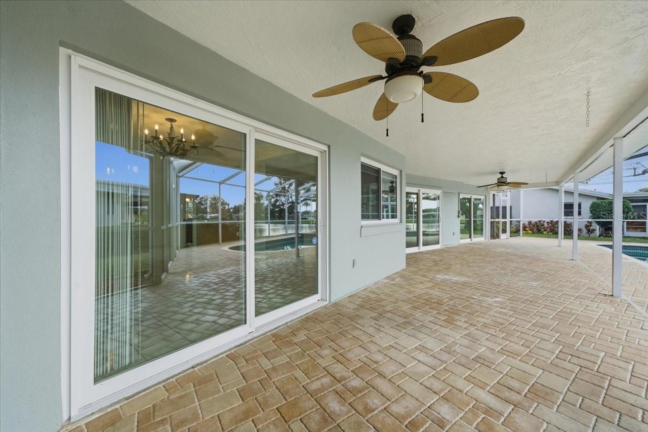 HILLCREST MANOR 1ST ADD - Residential