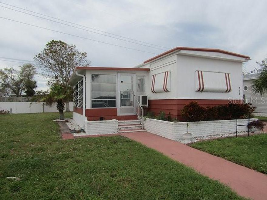 Come enjoy the amenities at Venice Isle! This cute 2 bedroom , 1 bath unit has an open Kitchen, large Florida room and a storage/laundry room. Located just off Venice Island and close to everything. Beaches, Boating, Restaurants, Library, Shopping, Theater, Parks, Public Tennis Courts and so much more. Schedule your showing today!
Available for 6 or 12 months.