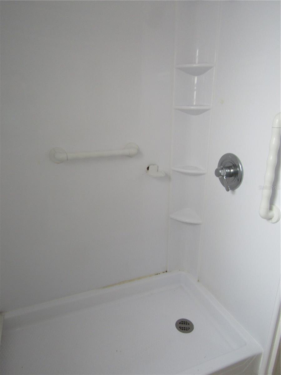 VENICE ISLE - Residential Lease