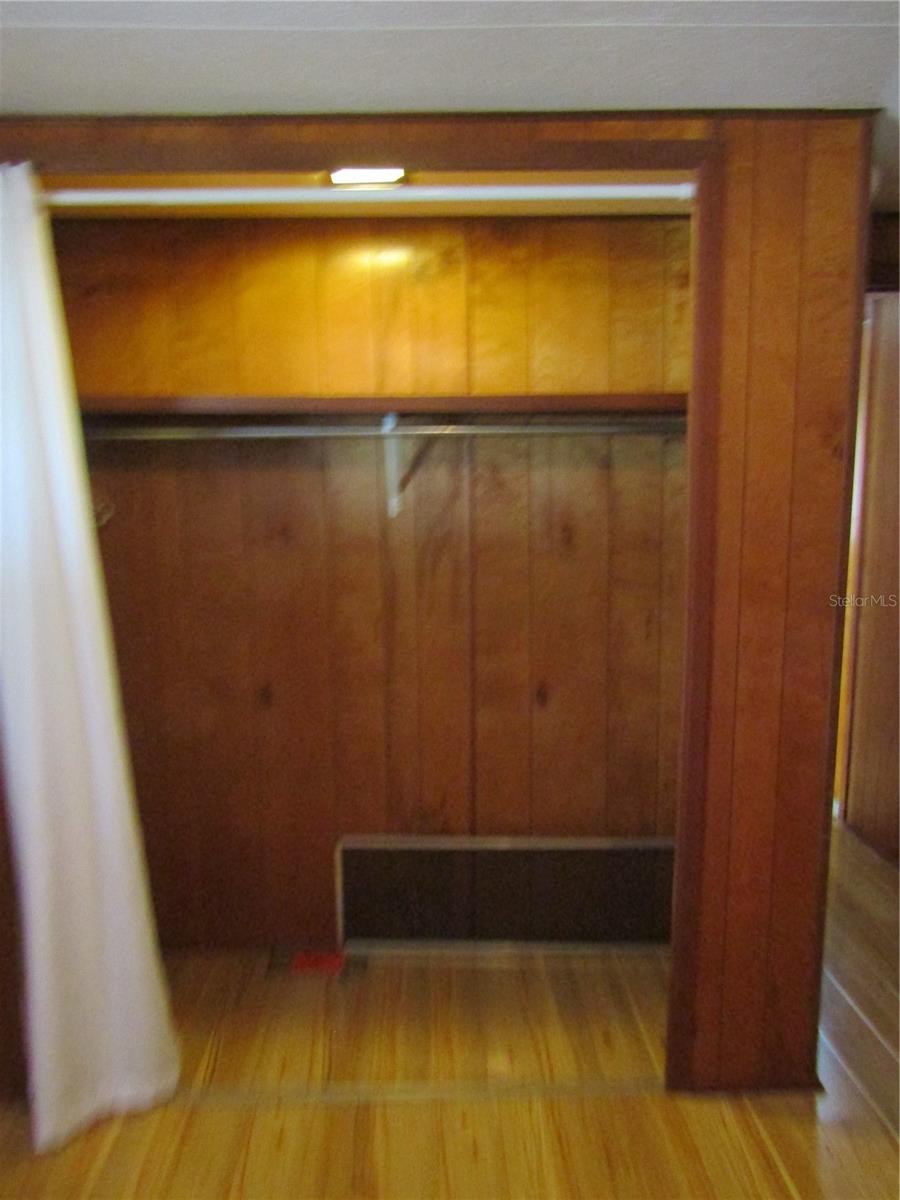 VENICE ISLE - Residential Lease