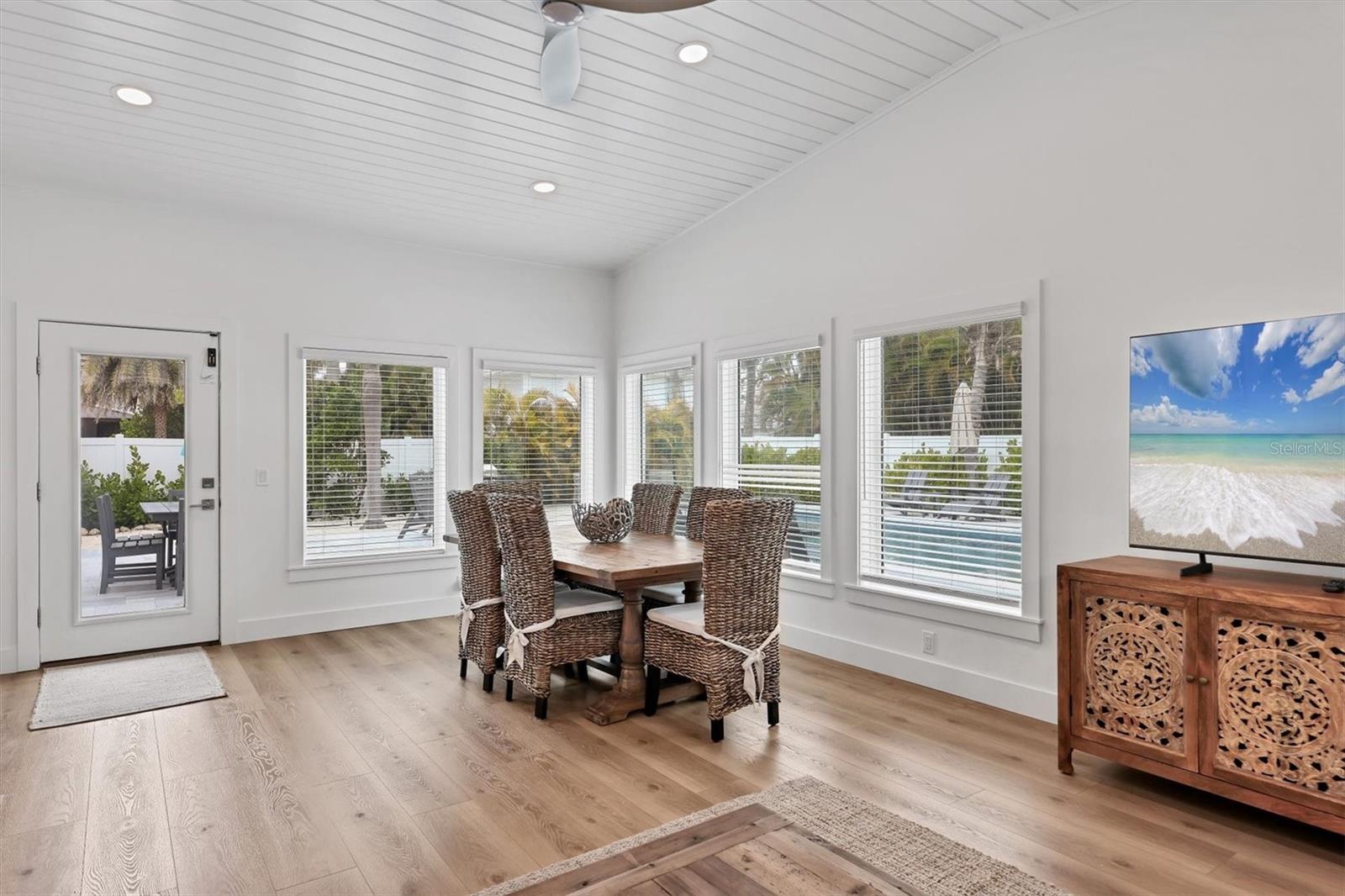 LUANA ISLES - Residential