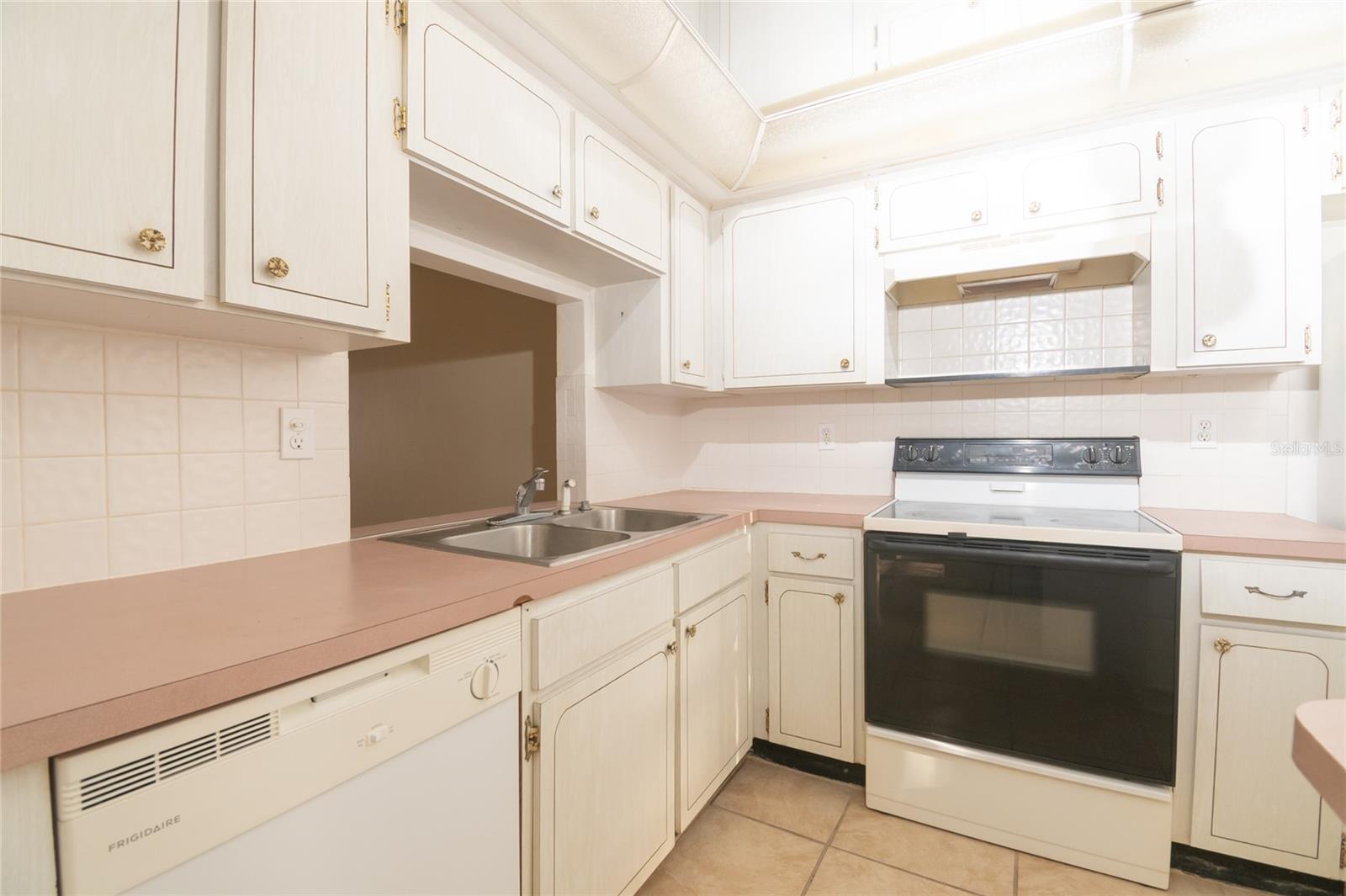 GARDENS OF BEACON SQUARE CONDO - Residential