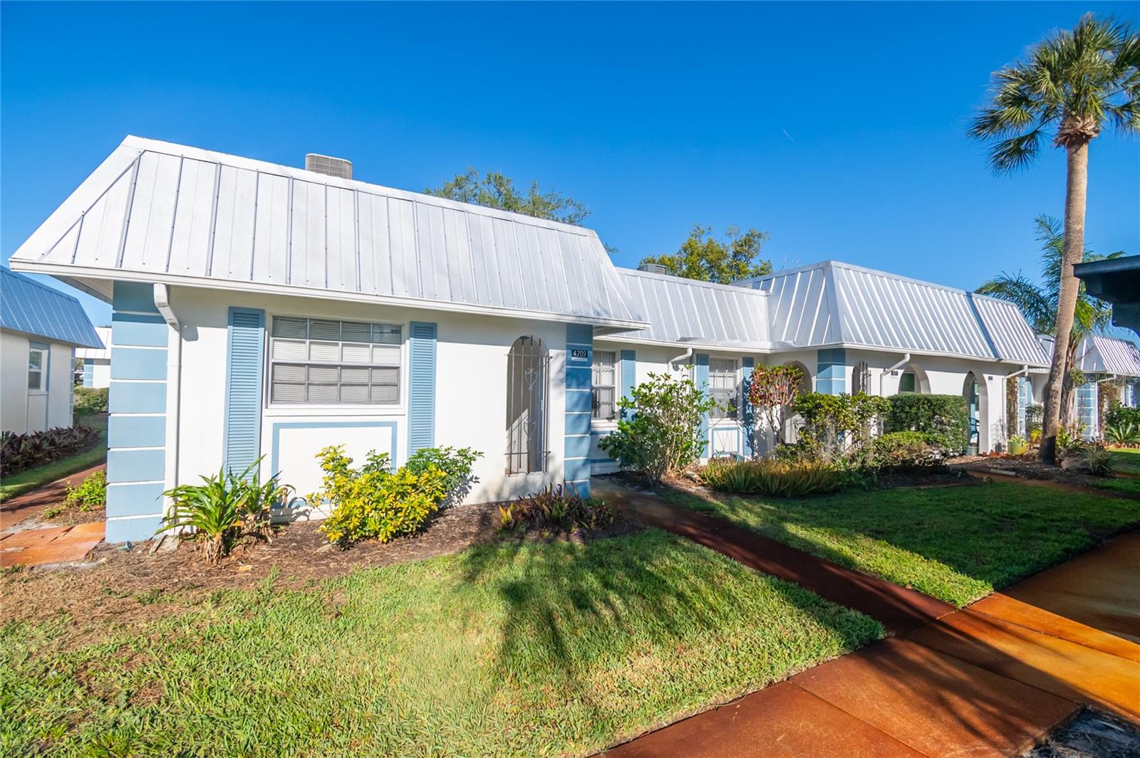 GARDENS OF BEACON SQUARE CONDO - Residential