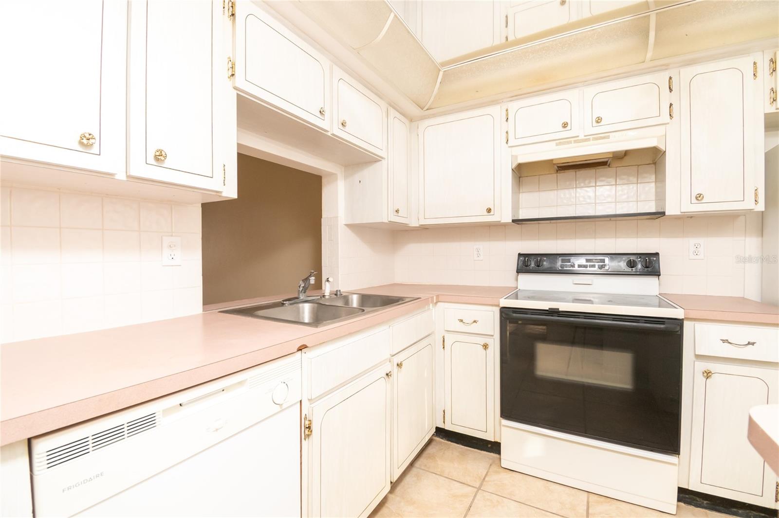 GARDENS OF BEACON SQUARE CONDO - Residential