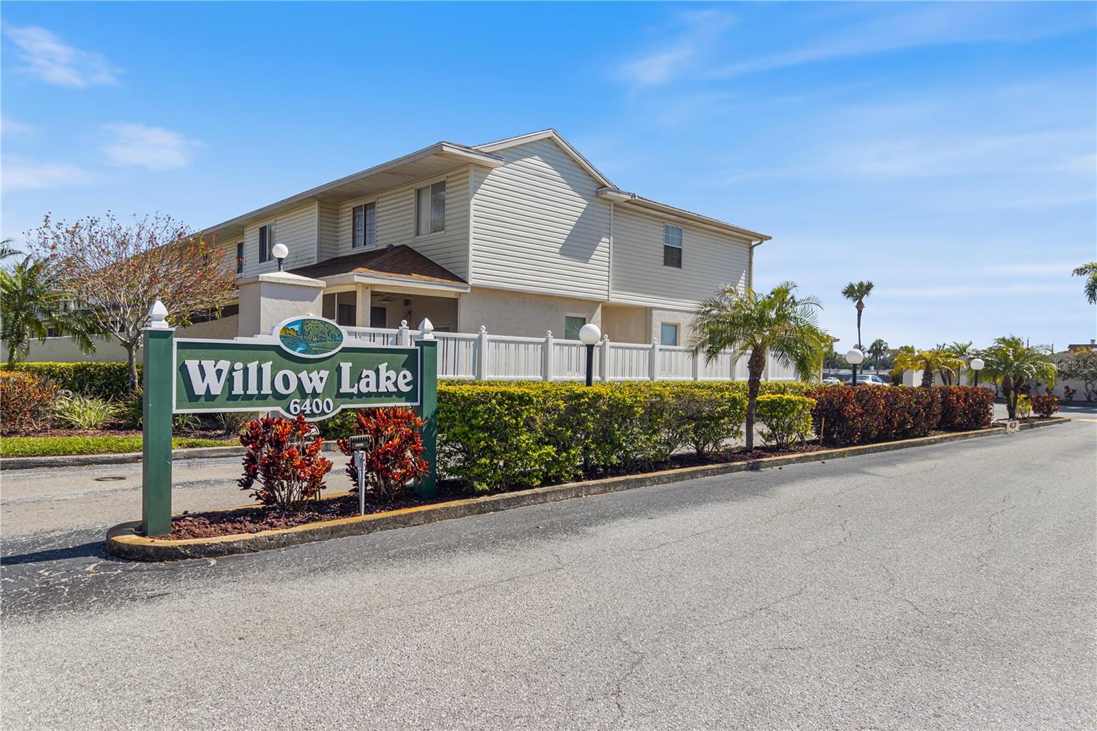 WILLOW LAKE - Residential