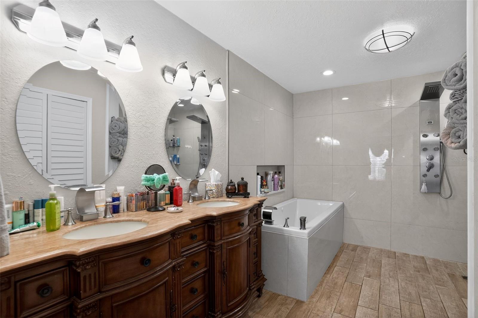 BUENA VISTA AT LA CITA - Residential