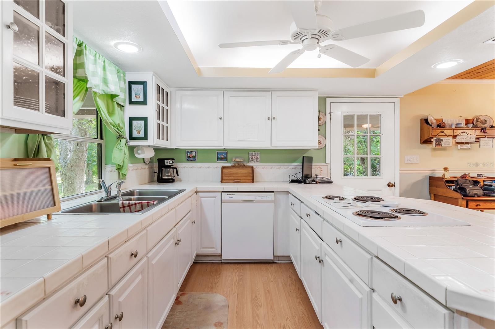 SUNSET GROVES UNIT 01 - Residential