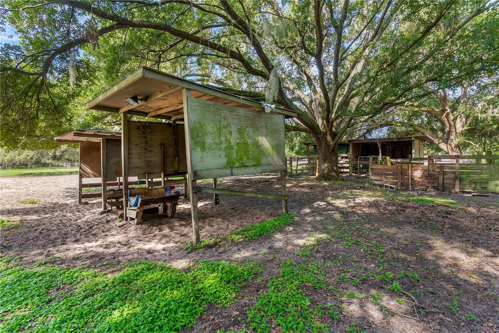 SUNSET GROVES UNIT 01 - Residential