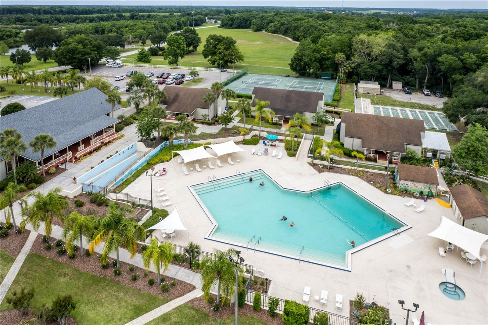 ZELLWOOD STATION - Residential