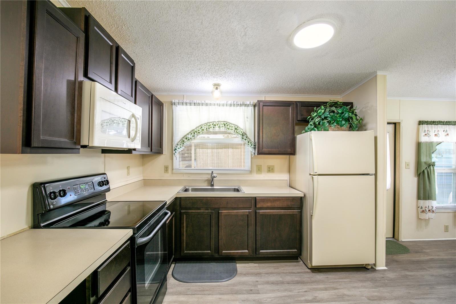 ZELLWOOD STATION - Residential