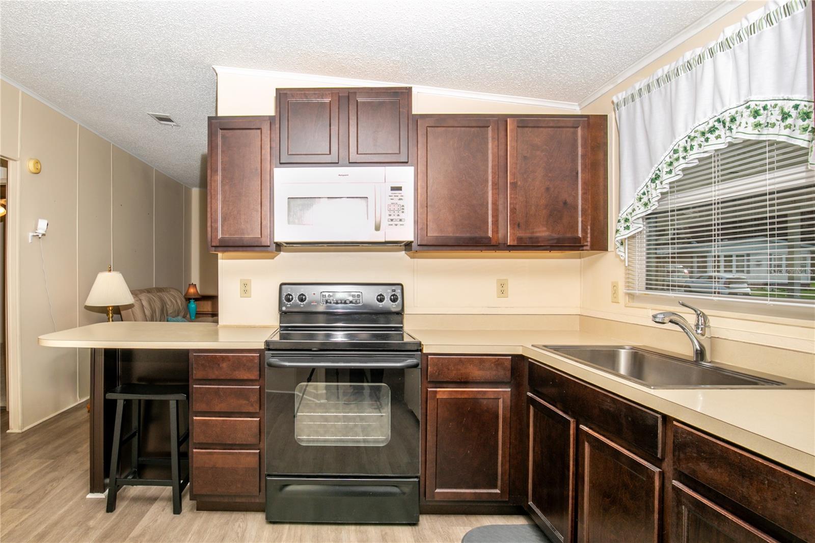 ZELLWOOD STATION - Residential