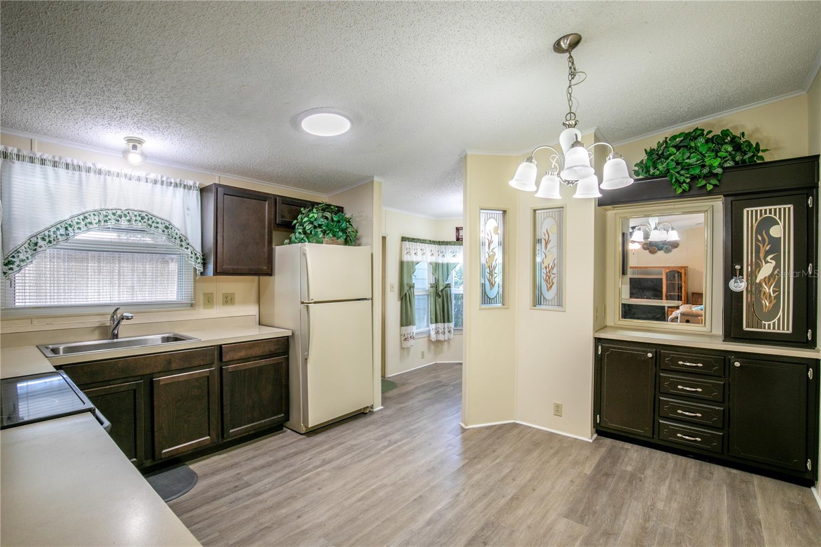 ZELLWOOD STATION - Residential