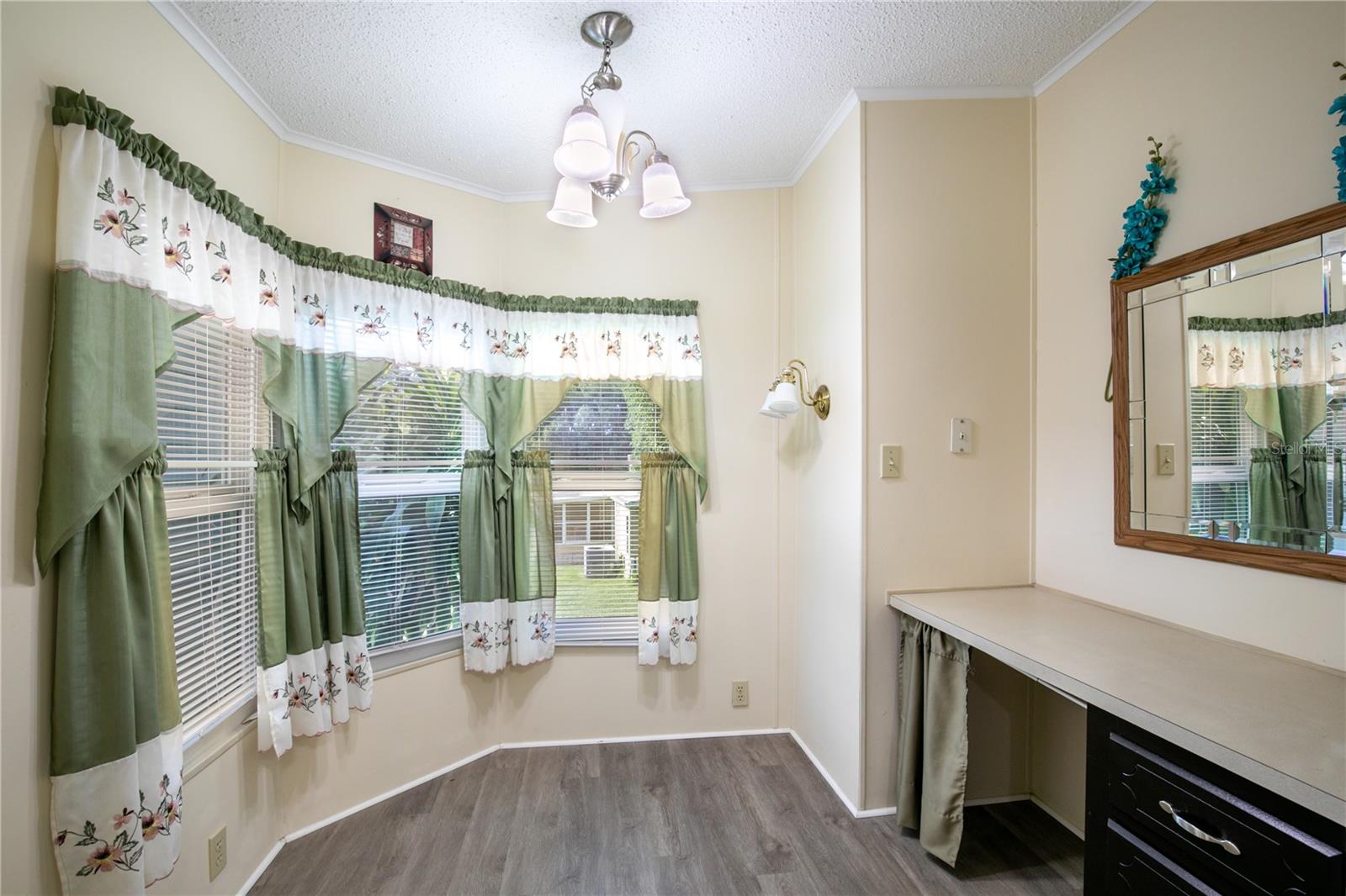 ZELLWOOD STATION - Residential