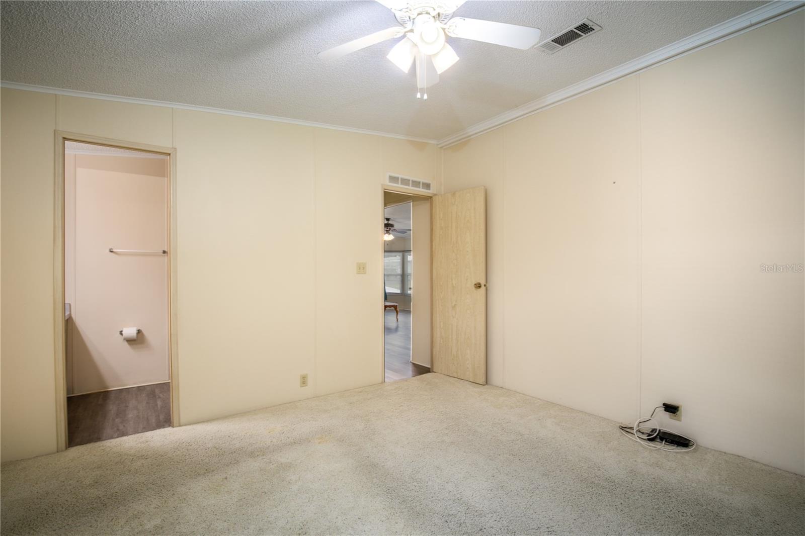 ZELLWOOD STATION - Residential