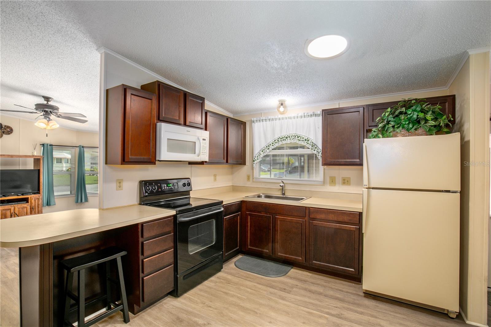 ZELLWOOD STATION - Residential