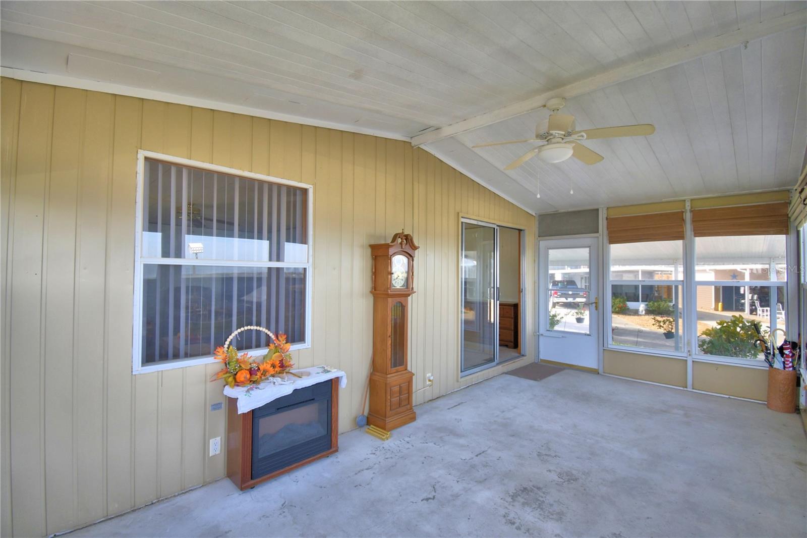 ARIANA SHORES MHP - Residential