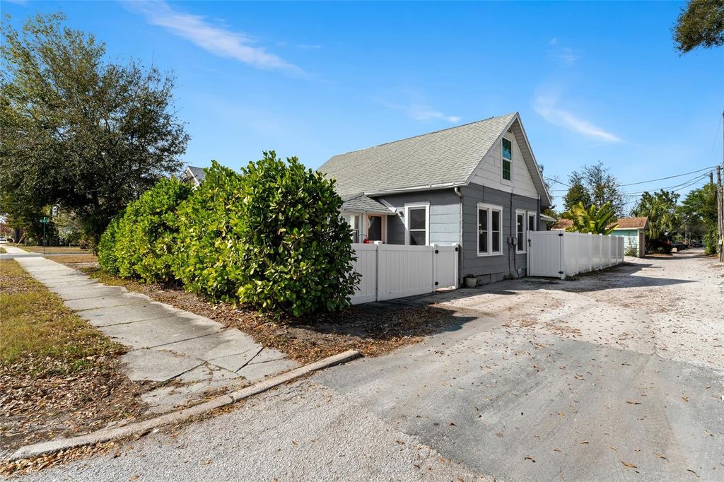 Photo of 783 30th Avenue N, St Petersburg, FL 33704 (MLS # TB8470737)