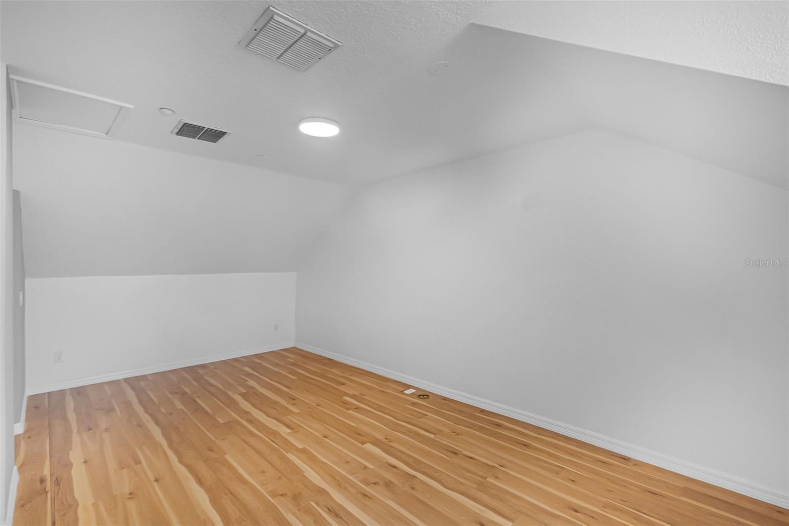 MEETING HOUSE GREEN REP 06 - Residential