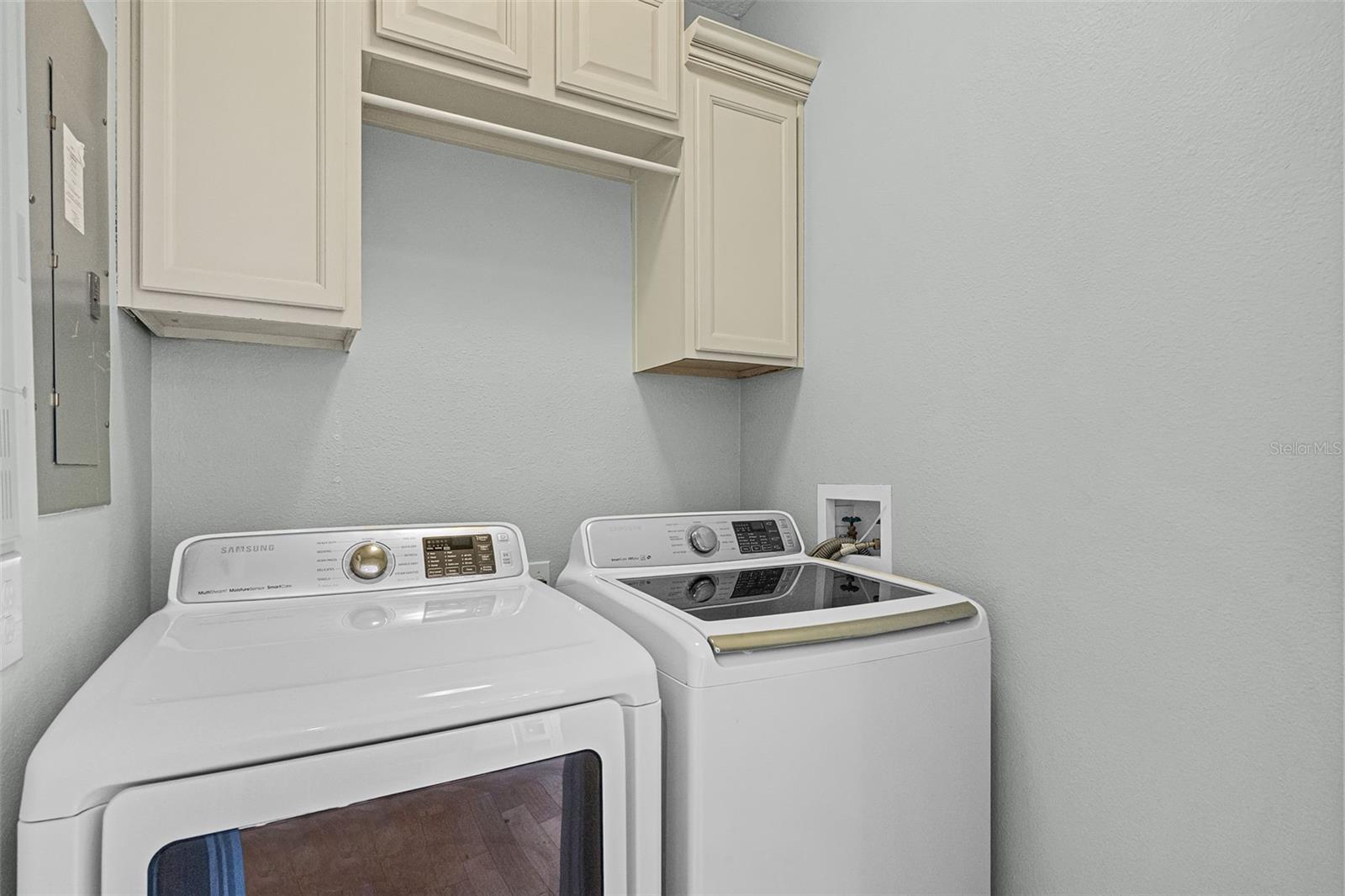 MEETING HOUSE GREEN REP 06 - Residential