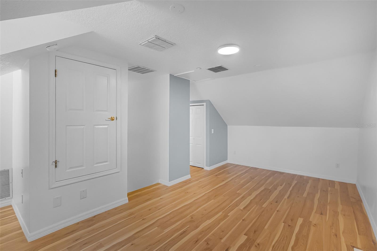 MEETING HOUSE GREEN REP 06 - Residential