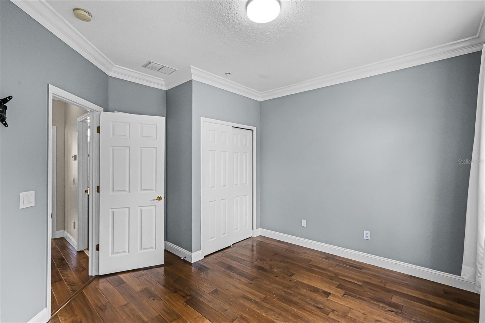 MEETING HOUSE GREEN REP 06 - Residential