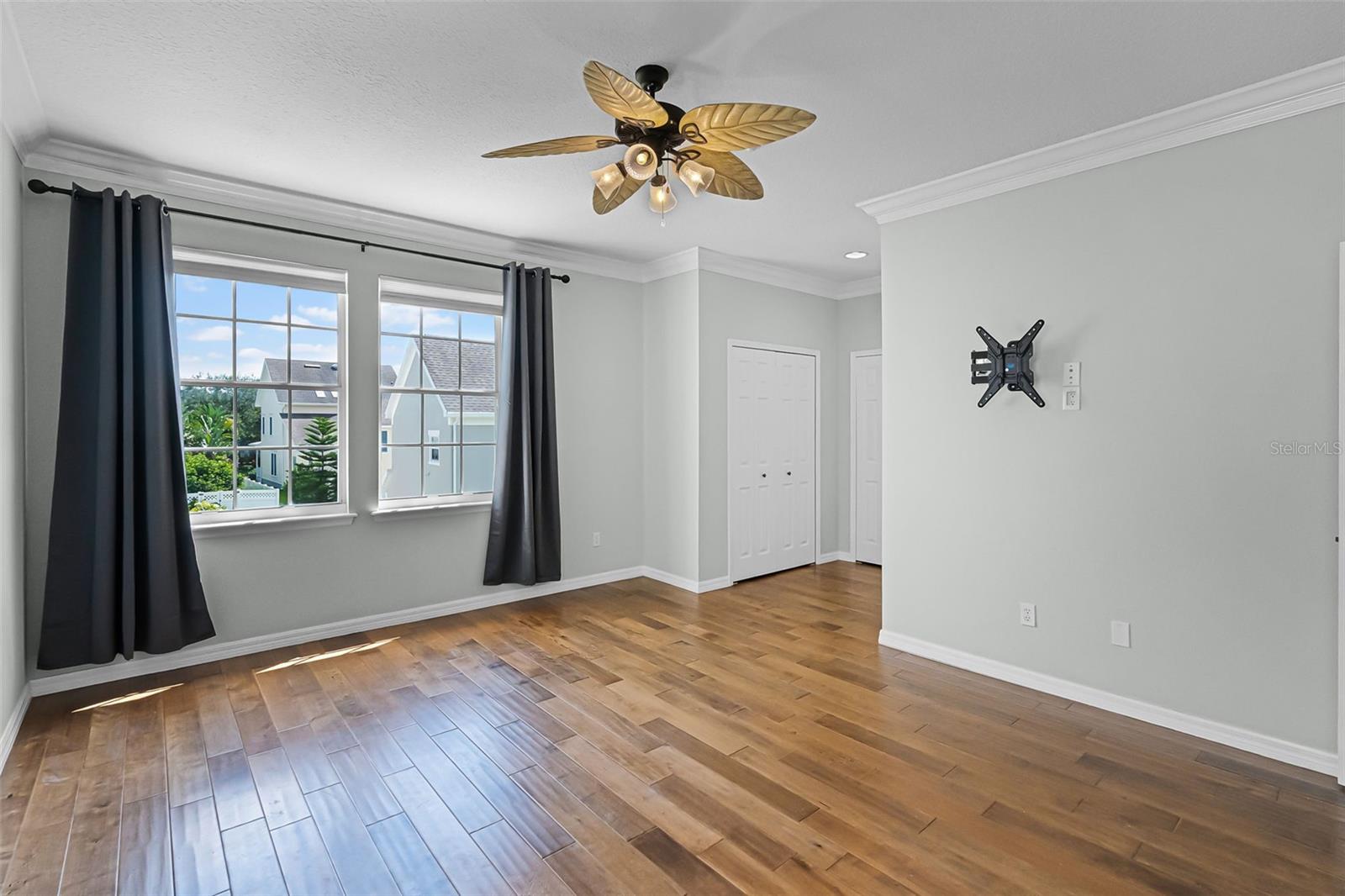 MEETING HOUSE GREEN REP 06 - Residential