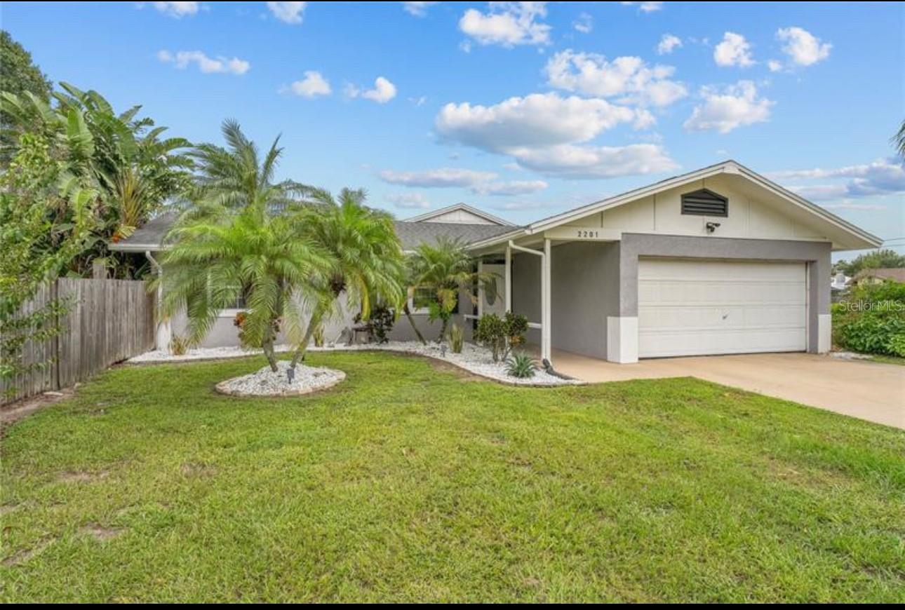 Beautiful and fully furnished 3-bedroom, 2-bath home with private pool located in Saint Cloud. The property is move-in ready and includes all furniture and appliances exactly as shown in the photos. Great location near shopping, schools, and main roads.