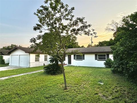 A home in WINTER HAVEN