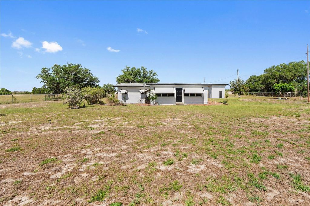 Photo of 2425 Burns Avenue, Lake Wales, FL 33898 (MLS # K4903471)