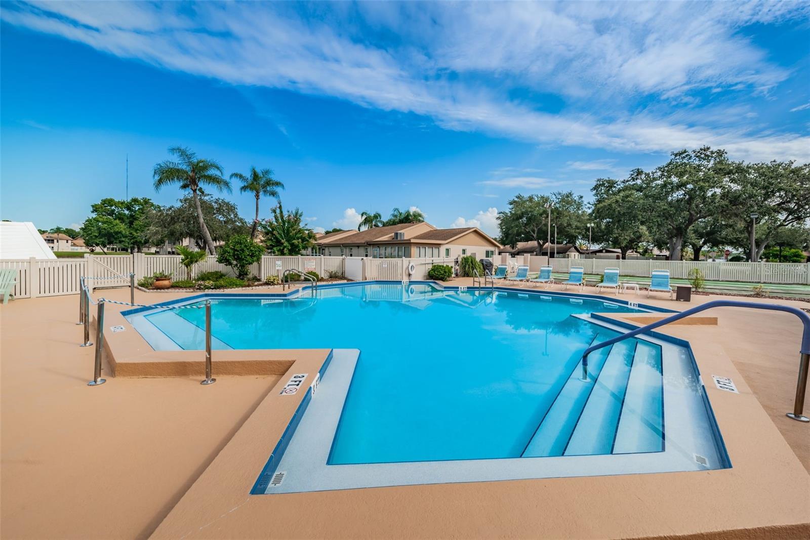 HOLIDAY LAKE VILLAS CONDO - Residential