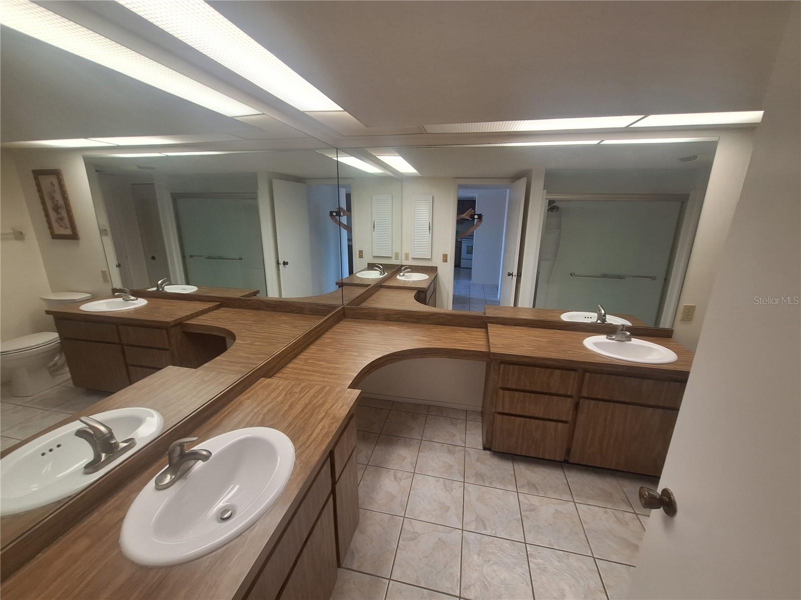 HOLIDAY LAKE VILLAS CONDO - Residential