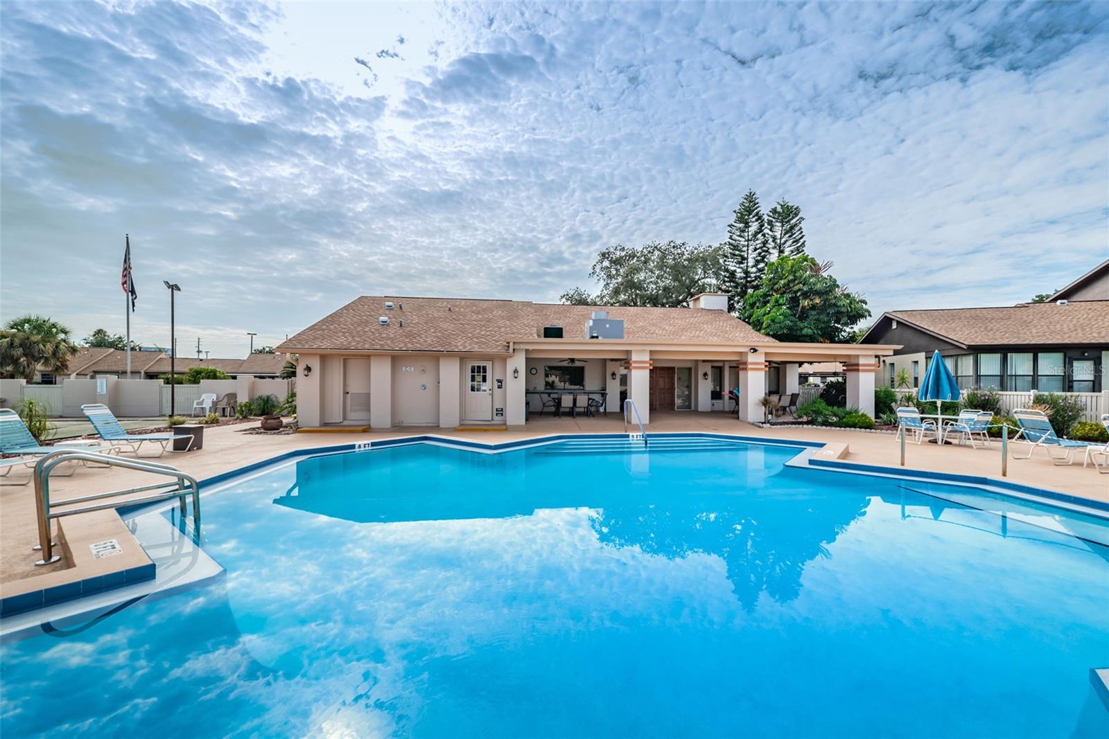 HOLIDAY LAKE VILLAS CONDO - Residential