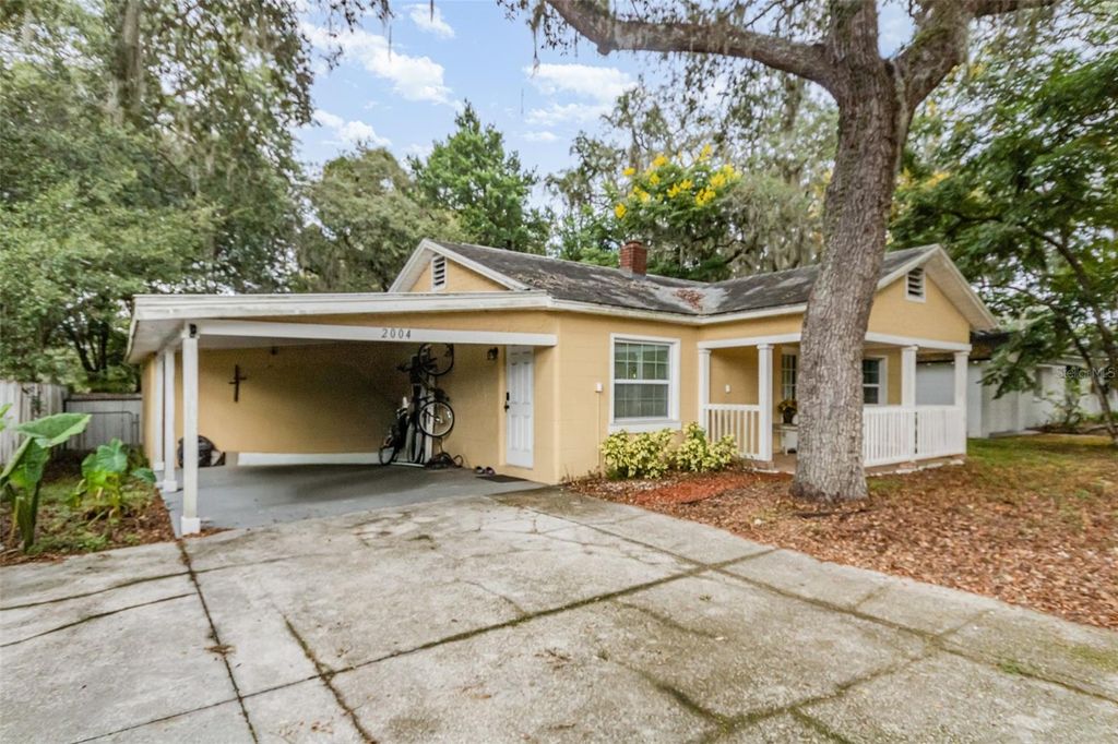 Photo of 2004 High Street, Leesburg, FL 34748 (MLS # O6340846)