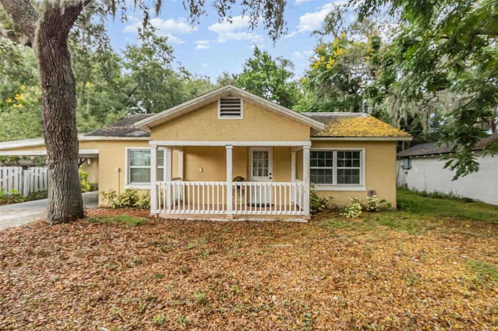 Photo of 2004 High Street, Leesburg, FL 34748 (MLS # O6340846)