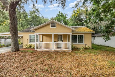Photo of 2004 High Street, Leesburg, FL 34748 (MLS # O6340846)
