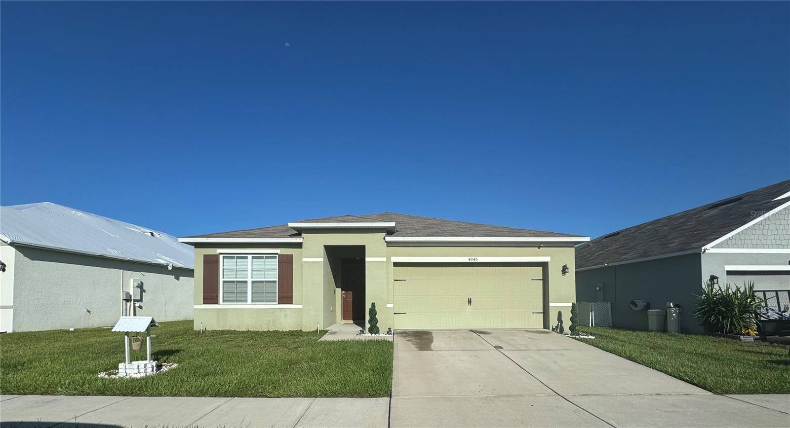 For Rent
Spacious 3-bedroom, 2-bath home with open concept living and a fully fenced backyard—perfect for added privacy and outdoor enjoyment. Located in a peaceful community with parks and a pool (no gated access).
?? Easy application process. Schedule your tour today!