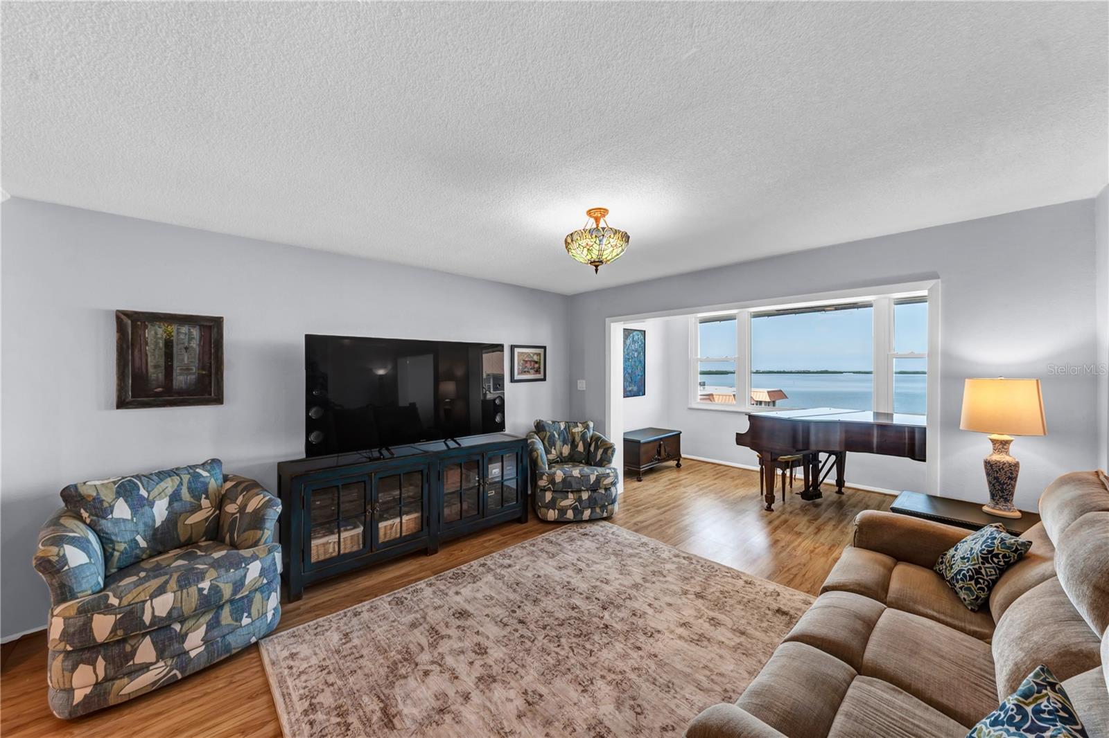 622 EDGEWATER DRIVE 823