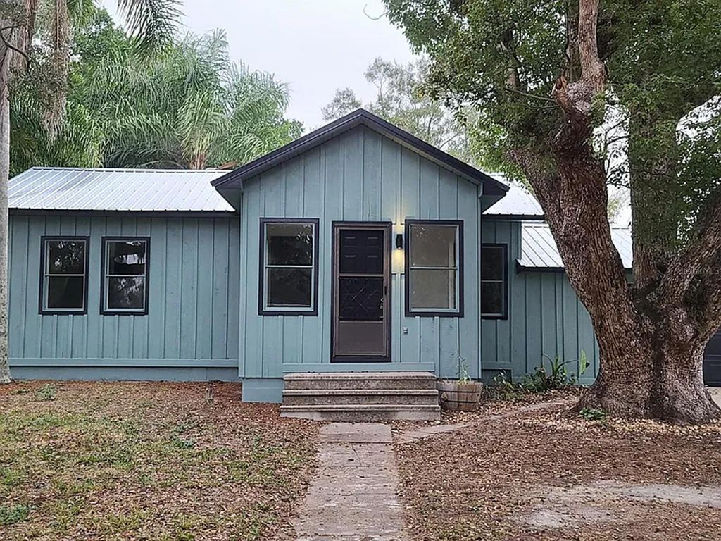 Photo of 4 E Bay Street, Davenport, FL 33837 (MLS # O6354054)